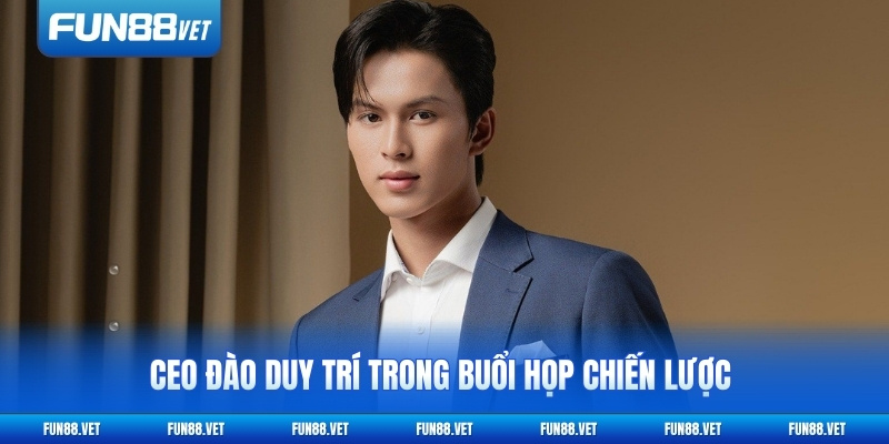 CEO Đào Duy Trí trong buổi họp chiến lược quan trọng